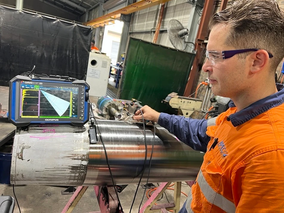 Phased Array Ultrasonic Testing in Action. Omniscan X3 tool from Olympus. You can see the Graphical representation of ultrasonic waves in PAUT